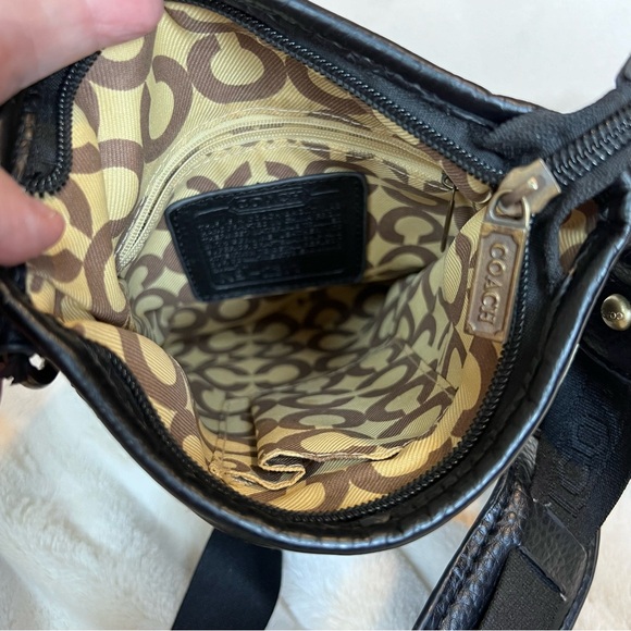 ⭐️ Coach Black Signature Crossbody Bag - Picture 10 of 13